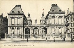 VINTAGE POSTCARD Lyon Places Comedy