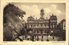 VINTAGE POSTCARD Lyon the place of the composts