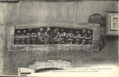 La relevacion de Clermont Ferrand Bas de la POSTAL de la VENDIMIA del decimotercero encaja con la pared D las grasas de una casa del lugar