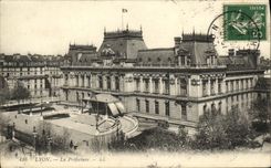 VINTAGE POSTCARD Lyon Prefrecture