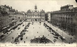 VINTAGE POSTCARD Lyon Places Composts Town hall Bartholdi Fountain and palate of Arts