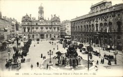 VINTAGE POSTCARD Lyon Places Composts and L Town hall and the palate of Arts