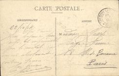 Los alrededores de la POSTAL de la VENDIMIA del puente tienen monzon una esquina de la aldea de la monzon con las ruinas