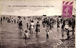 VINTAGE POSTCARD Cayeux On Mer the Beach has L Hour of the Bath