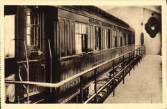 CPA Foret de Compiegne Clairiere de l Armistice Wagon du Marechal fouch dans lequel fut signe l armistice Militaria