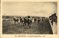 VINTAGE POSTCARD Deauville L arrived of the Grand Prix Horses Hippisme Jockey