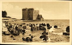 CPA Ile Saint Honorat Monastere fortifie et recifs