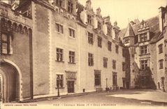 VINTAGE POSTCARD Pau Castle Henri IV Court D honor