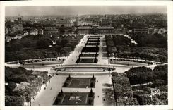 CPM Paris Les jardins du Champ de Mars et l Ecole Militaire