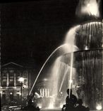 CPM Paris Place de la Concorde la nuit Eglise de la Madeleine