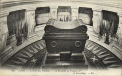 CPA Paris L Hotel des Invalides Le Tombeau de Napoleon 1er