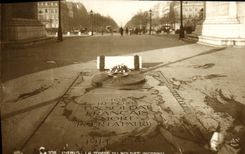 CPA Paris La tombe du soldat inconnu Militaria
