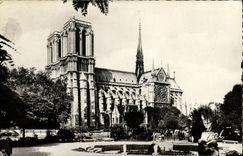 CPM Paris Notre Dame vue du Square Charlemagne