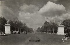 CPA Paris Et Ses Merveilles Avenue des Champs Elysees