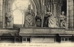 VINTAGE POSTCARD Abbey Of Saint Denis Familie of Francois 1st