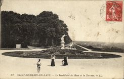CPA St Germain en Laye Le Rond Point des Roses et la Terrasse