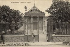 VINTAGE POSTCARD Holy Denis Law courts