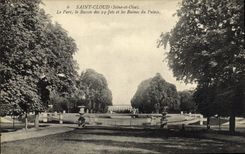 VINTAGE POSTCARD Holy Cloud the Park the Basin of the 24 jets and ruins of the palate