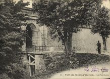 VINTAGE POSTCARD Fort du Mont Valerien the Bridge Levis Militaria