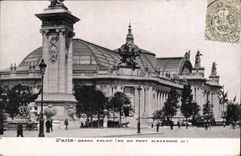CPA Paris Grand Palais Vu du pont Alexandre III