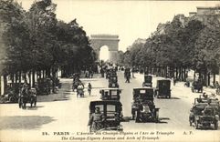 CPA Paris L Avenue des Champs Elysees et l Arc de Triomphe