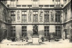 VINTAGE POSTCARD Paris Court D Honor of the Carnavalet Museum
