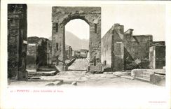 Al Foro del trionfale de Pompeya Arco de la POSTAL de la VENDIMIA