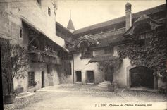 VINTAGE POSTCARD Castle of Chillon First Court