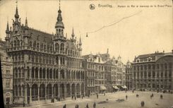 VINTAGE POSTCARD Brussels House of the King and Houses of Large places