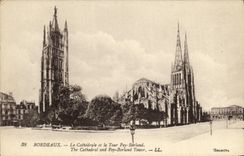 CPA Bordeaux Cathedrale et la Tour Pey Berland