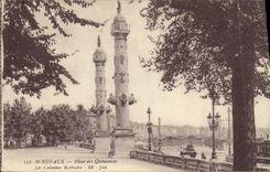 CPA Bordeaux Place des Quinconces Les colonnes rostrales