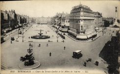 CPA Bordeaux Cours du Trente Juillet et les Allees de Tourny