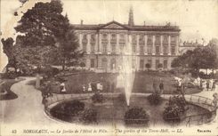 CPA Bordeaux Le Jardin de l Hotel de Ville