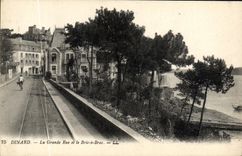 CPA Dinard La Grande Rue et le Bric a Brac