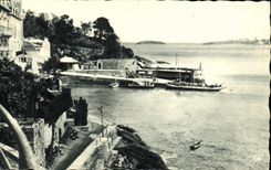 CPA Dinard Promenade du clair de lune Les vedettes