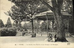 CPA Vitre Le Jardin des Plantes et le Kiosque de Musique
