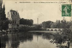 CPA Chateauroux Vue sur le Chateau prise du Pont de Fer