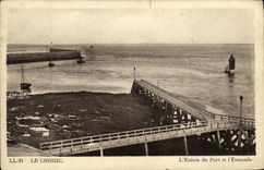 VINTAGE POSTCARD Croisic L Entered of the Bridge and L Pier