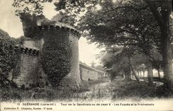 CPA Guerande Tour de la Gaudinais ou de Jean V Les fosses et la promenande
