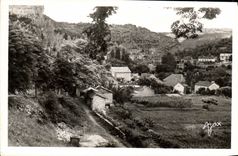 VINTAGE POSTCARD Cabrerets View