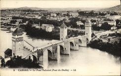 VINTAGE POSTCARD Cahors the Bridge Valentre Bridge of the dibale