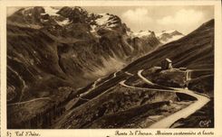 CPA Val d Isere Route de l Iseran Maison cantonniere et lacets