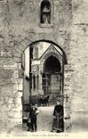 CPA Chartres Porche et Rue Saint Yves Marche de la Filasse