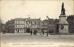 CPA Chartres La Statue de Marceau et L Hotel du Duc de Chartres
