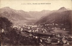 VINTAGE POSTCARD the Mount Gilds Valley
