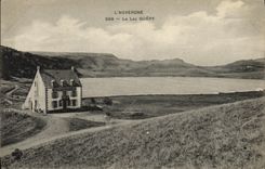 VINTAGE POSTCARD L Auvergne the Lake Guery