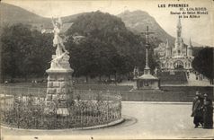 CPA Lourdes statue de Saint Michel et les Allees