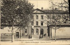 La POSTAL Clermont Ferrand de la VENDIMIA acuartela Destaing Militaria