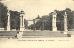 VINTAGE POSTCARD Madrid Entrada Al Parks por Paseo of mow Estatuas