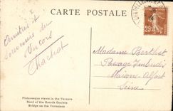 Camino de la POSTAL de la VENDIMIA del gran puente estrecho de las piezas en Vernaison debajo de la nieve de Vercors